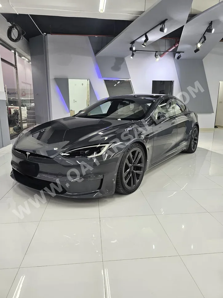 Tesla  Model S  Plaid  2022  Automatic  2,500 Km  0 Cylinder  All Wheel Drive (AWD)  Sedan  Gray