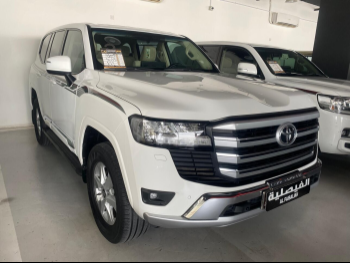 Toyota  Land Cruiser  GXR Twin Turbo  2023  Automatic  126,000 Km  6 Cylinder  Four Wheel Drive (4WD)  SUV  White  With Warranty