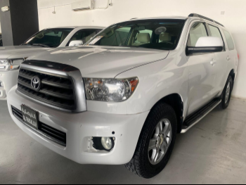 Toyota  Sequoia  SR5  2010  Automatic  230,000 Km  8 Cylinder  Four Wheel Drive (4WD)  SUV  White