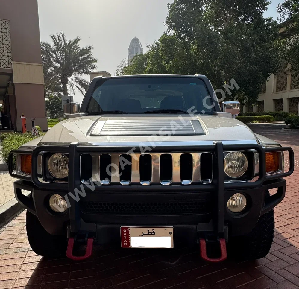 Hummer  H3  2006  Automatic  199,663 Km  5 Cylinder  Four Wheel Drive (4WD)  SUV  Light Gray