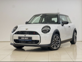 Mini  Cooper  S  2025  Automatic  4,800 Km  4 Cylinder  Front Wheel Drive (FWD)  Hatchback  White  With Warranty