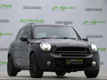 Mini  Cooper  CountryMan  2014  Automatic  95,000 Km  4 Cylinder  Rear Wheel Drive (RWD)  Hatchback  Dark Brown