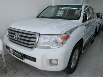 Toyota  Land Cruiser  VXR  2015  Automatic  392,000 Km  8 Cylinder  Four Wheel Drive (4WD)  SUV  White