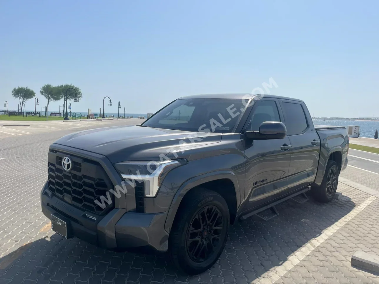 Toyota  Tundra  2023  Automatic  41,000 Km  8 Cylinder  Four Wheel Drive (4WD)  Pick Up  Gray
