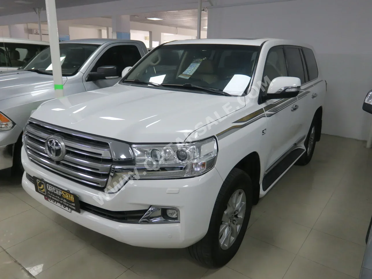Toyota  Land Cruiser  VXR  2016  Automatic  330,000 Km  8 Cylinder  Four Wheel Drive (4WD)  SUV  White