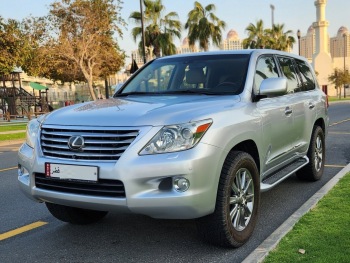 Lexus  LX  570  2010  Automatic  130,000 Km  8 Cylinder  Four Wheel Drive (4WD)  SUV  Silver