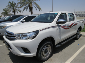 Toyota  Hilux  2020  Automatic  15,000 Km  4 Cylinder  Four Wheel Drive (4WD)  Pick Up  White