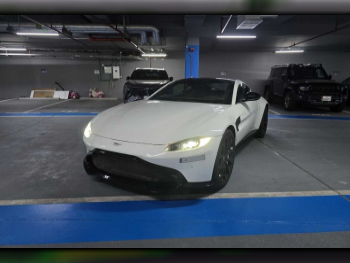 Aston Martin  Vantage  2019  Automatic  34,000 Km  8 Cylinder  Rear Wheel Drive (RWD)  Coupe / Sport  White