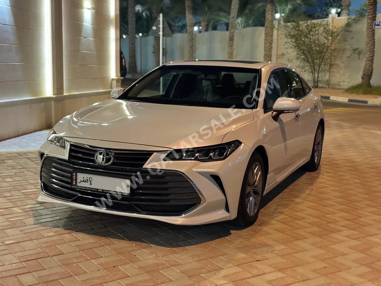 Toyota  Avalon  XLE  2022  Automatic  7,000 Km  6 Cylinder  Front Wheel Drive (FWD)  Sedan  White  With Warranty