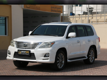 Lexus  LX  570  2011  Automatic  294,000 Km  8 Cylinder  Four Wheel Drive (4WD)  SUV  White