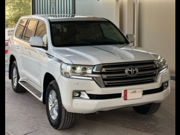 Toyota  Land Cruiser  GXR  2017  Automatic  190,000 Km  6 Cylinder  Four Wheel Drive (4WD)  SUV  White