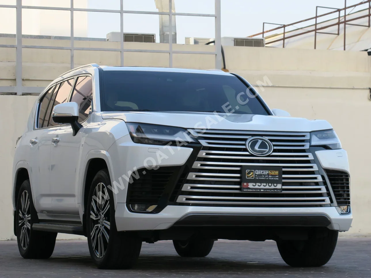 Lexus  LX  600  2023  Automatic  30,000 Km  6 Cylinder  Four Wheel Drive (4WD)  SUV  Pearl  With Warranty