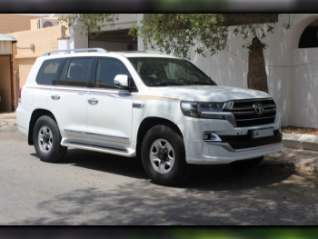 Toyota  Land Cruiser  GXR- Grand Touring  2020  Automatic  200,000 Km  8 Cylinder  Four Wheel Drive (4WD)  SUV  White