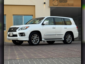 Lexus  LX  570  2015  Automatic  165,000 Km  8 Cylinder  Four Wheel Drive (4WD)  SUV  White