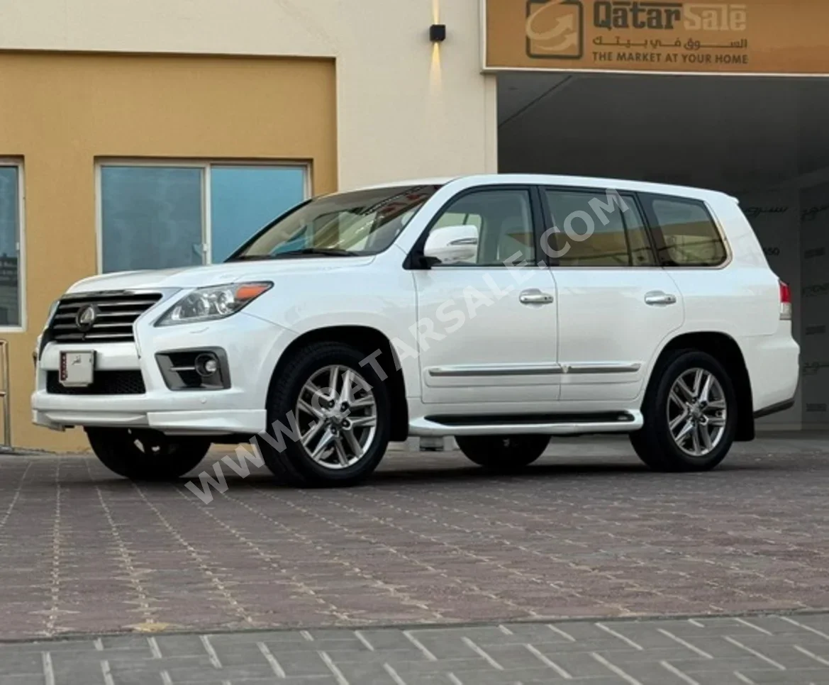 Lexus  LX  570  2015  Automatic  165,000 Km  8 Cylinder  Four Wheel Drive (4WD)  SUV  White
