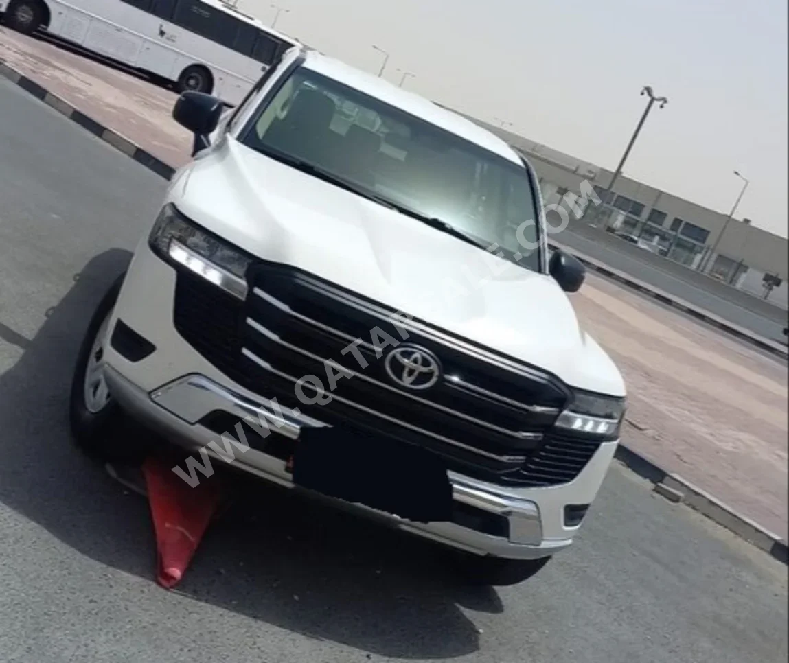 Toyota  Land Cruiser  GX  2022  Automatic  133,333 Km  6 Cylinder  Four Wheel Drive (4WD)  SUV  White