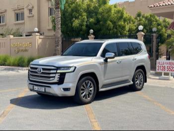 Toyota  Land Cruiser  VX  2022  Automatic  85,000 Km  6 Cylinder  Four Wheel Drive (4WD)  SUV  Gray and Silver  With Warranty