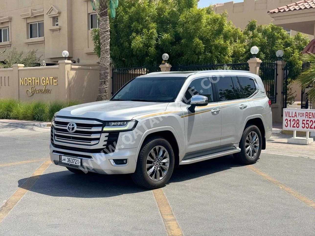 Toyota  Land Cruiser  VX  2022  Automatic  85,000 Km  6 Cylinder  Four Wheel Drive (4WD)  SUV  Gray and Silver  With Warranty