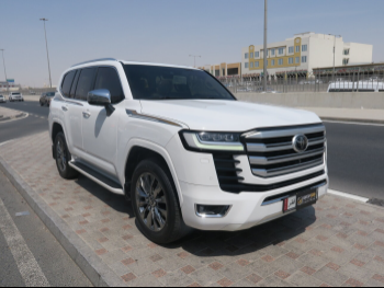 Toyota  Land Cruiser  VXR  2022  Automatic  22,000 Km  6 Cylinder  Four Wheel Drive (4WD)  SUV  White  With Warranty