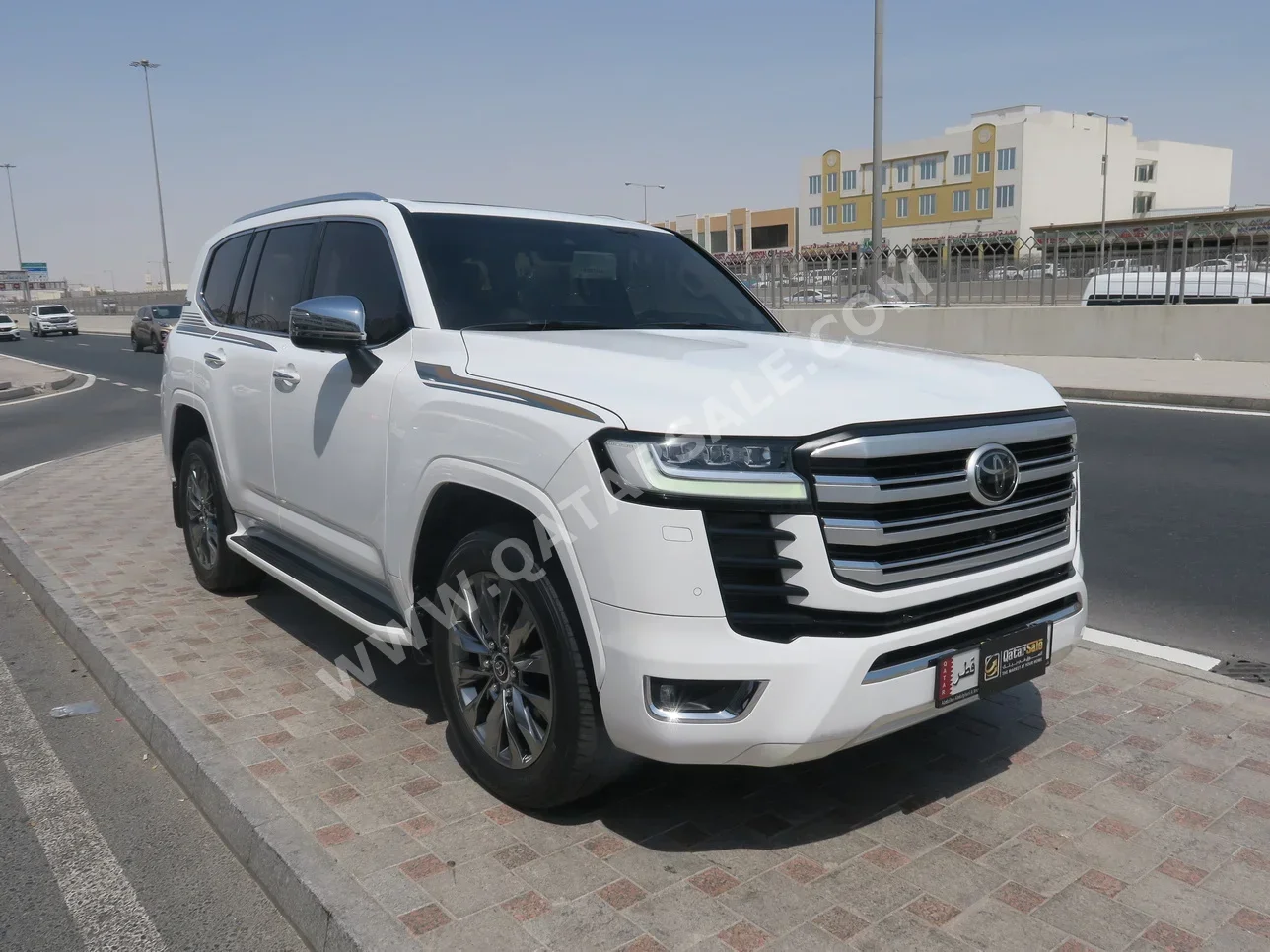 Toyota  Land Cruiser  VXR  2022  Automatic  22,000 Km  6 Cylinder  Four Wheel Drive (4WD)  SUV  White  With Warranty