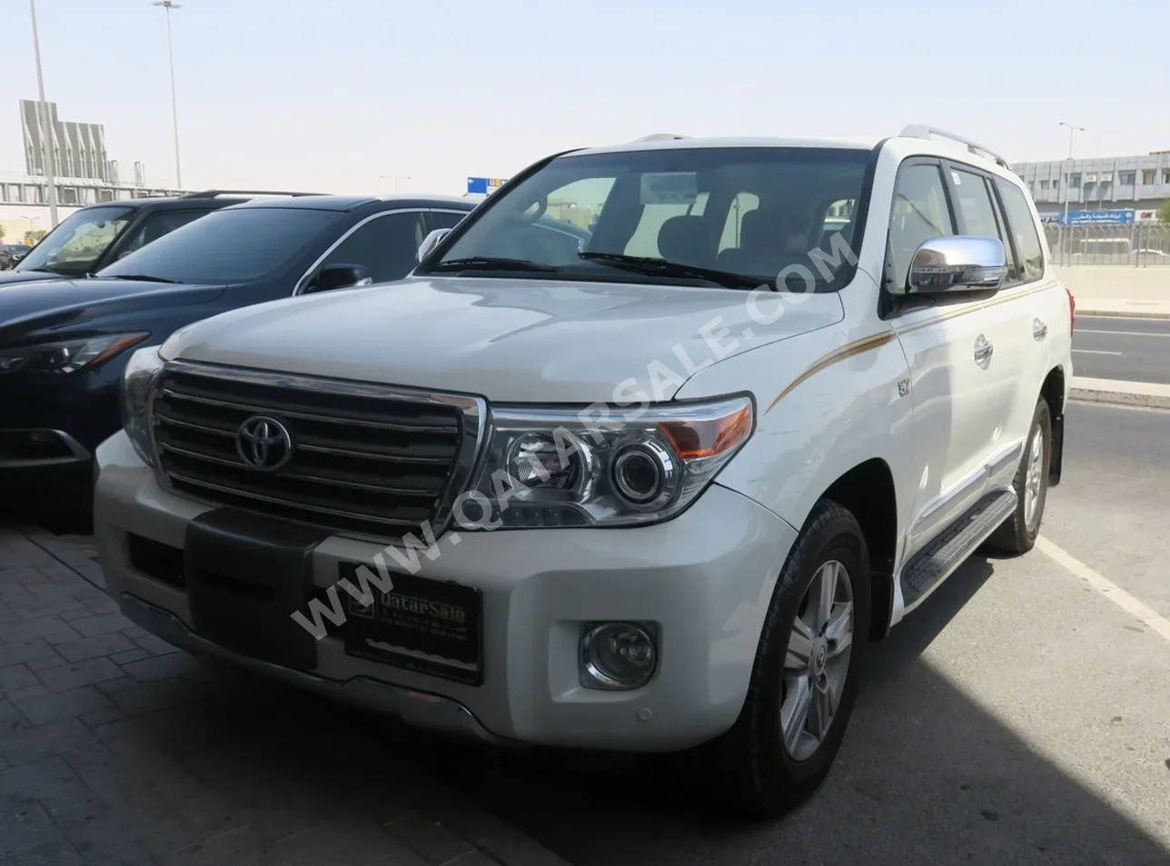 Toyota  Land Cruiser  GXR  2015  Automatic  210,000 Km  8 Cylinder  Four Wheel Drive (4WD)  SUV  White