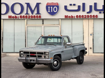 جي ام سي  سييرا  كلاسك  1984  اوتوماتيك  193,000 كم  8 سلندر  دفع خلفي  بيكب  رمادي مطفي
