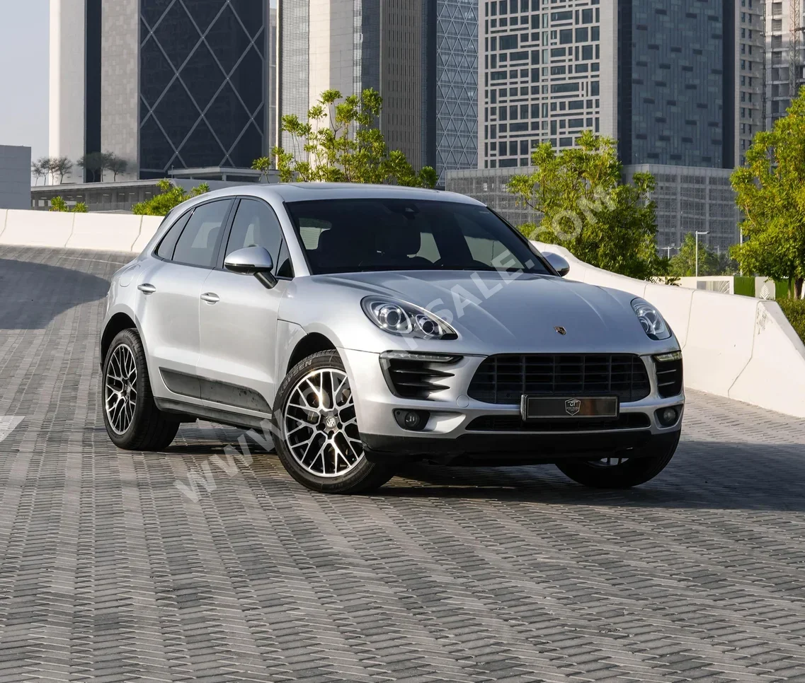 Porsche  Macan  2018  Automatic  65,000 Km  6 Cylinder  Four Wheel Drive (4WD)  SUV  Silver
