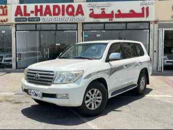 تويوتا  لاند كروزر  جي اكس ار  2010  اوتوماتيك  429,000 كم  8 سلندر  دفع رباعي  اس يو في  أبيض