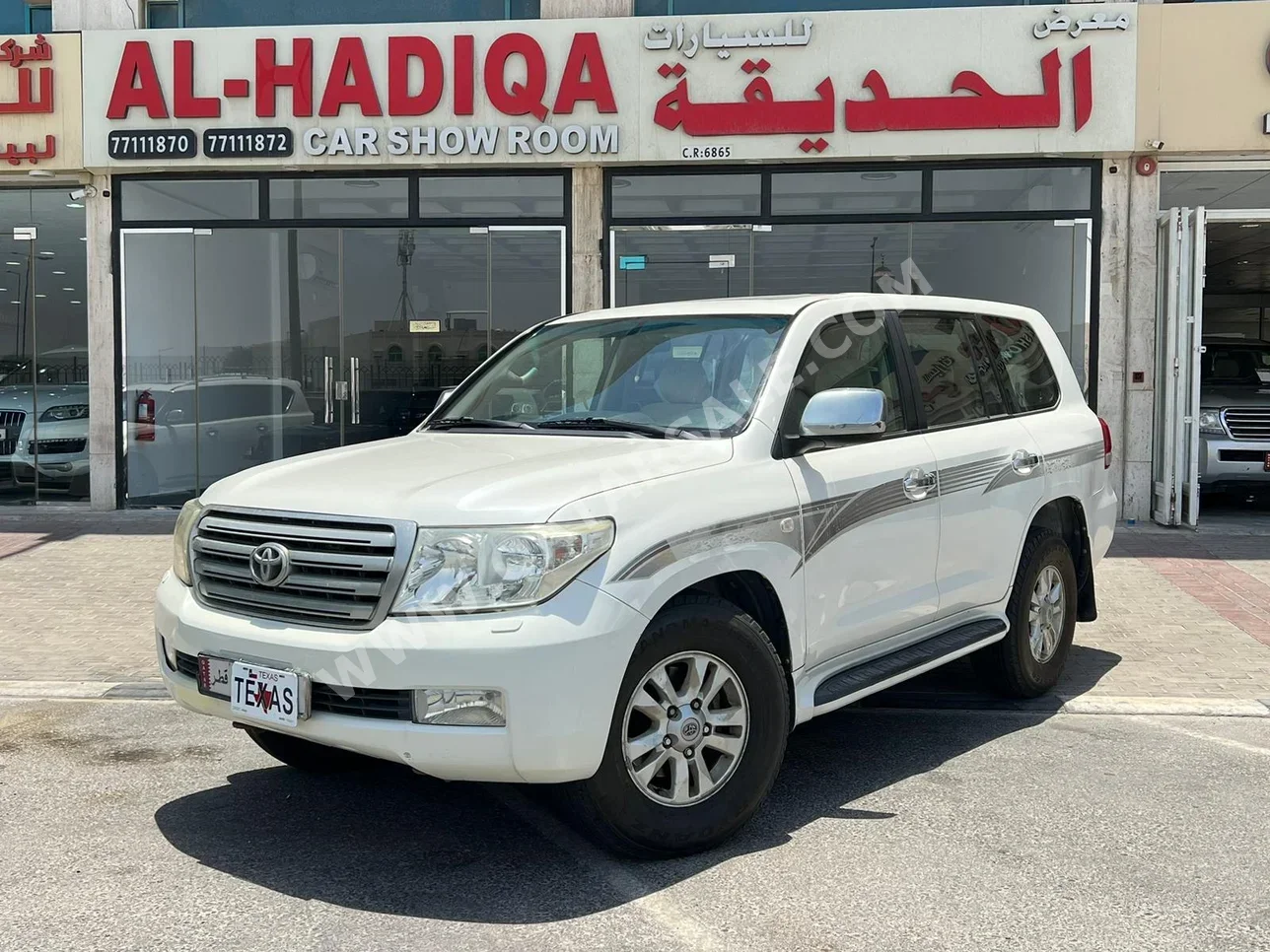 تويوتا  لاند كروزر  جي اكس ار  2010  اوتوماتيك  429,000 كم  8 سلندر  دفع رباعي  اس يو في  أبيض
