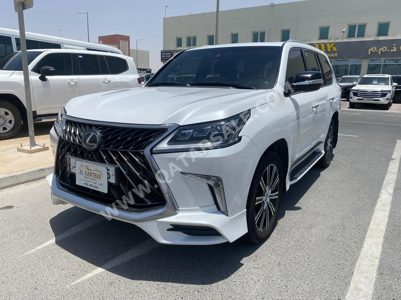 Lexus  LX  570  2018  Automatic  157,000 Km  8 Cylinder  Four Wheel Drive (4WD)  SUV  White