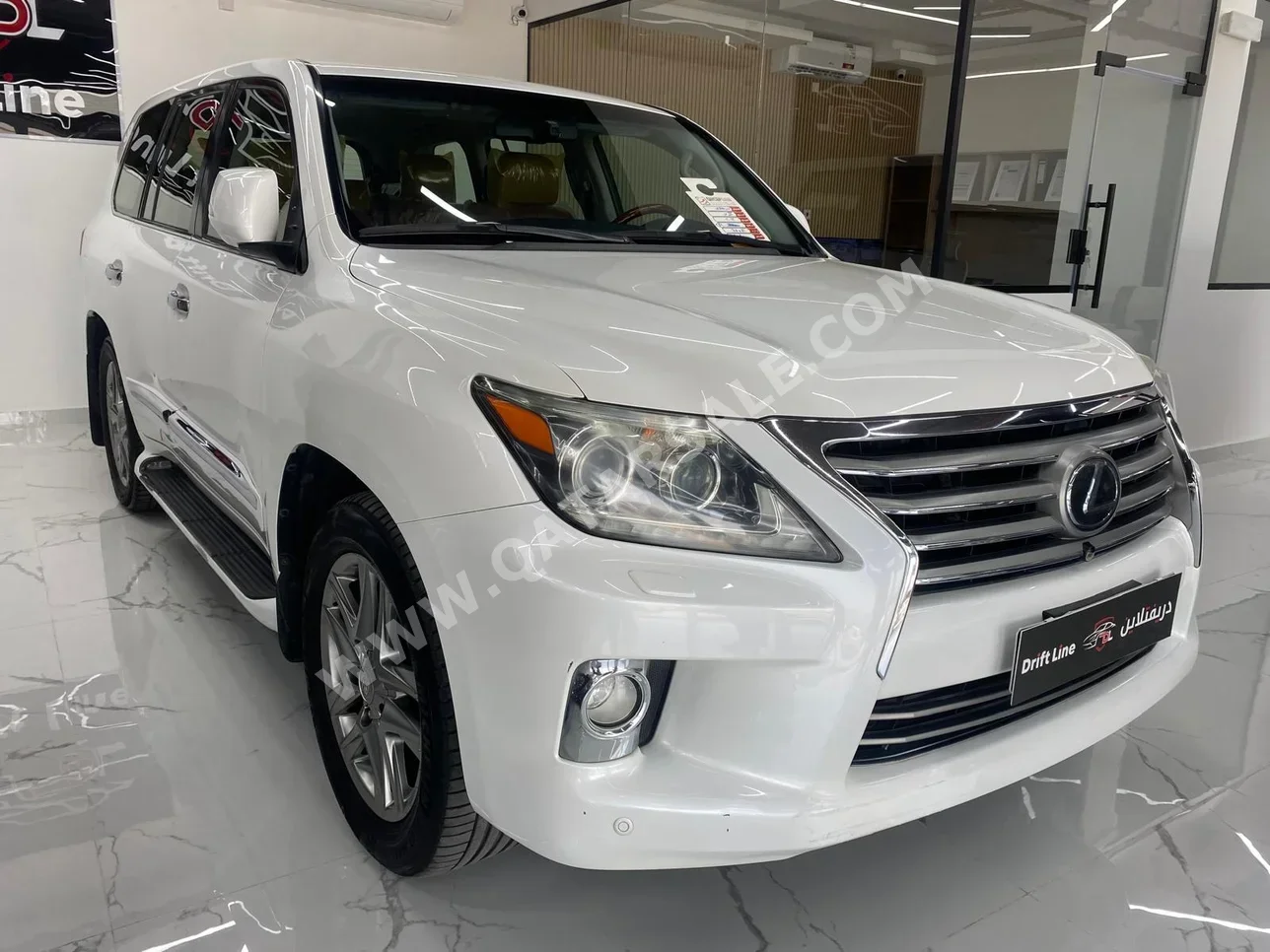Lexus  LX  570  2013  Automatic  290,000 Km  8 Cylinder  Four Wheel Drive (4WD)  SUV  White