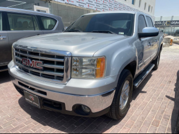 GMC  Sierra  1500  2011  Automatic  203,000 Km  8 Cylinder  Four Wheel Drive (4WD)  Pick Up  Silver