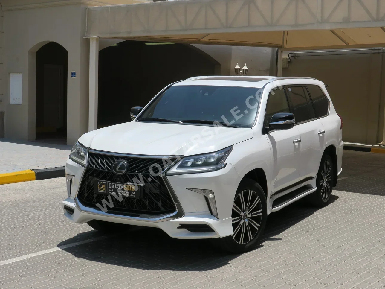 Lexus  LX  570 S  2018  Automatic  248,000 Km  8 Cylinder  Four Wheel Drive (4WD)  SUV  White