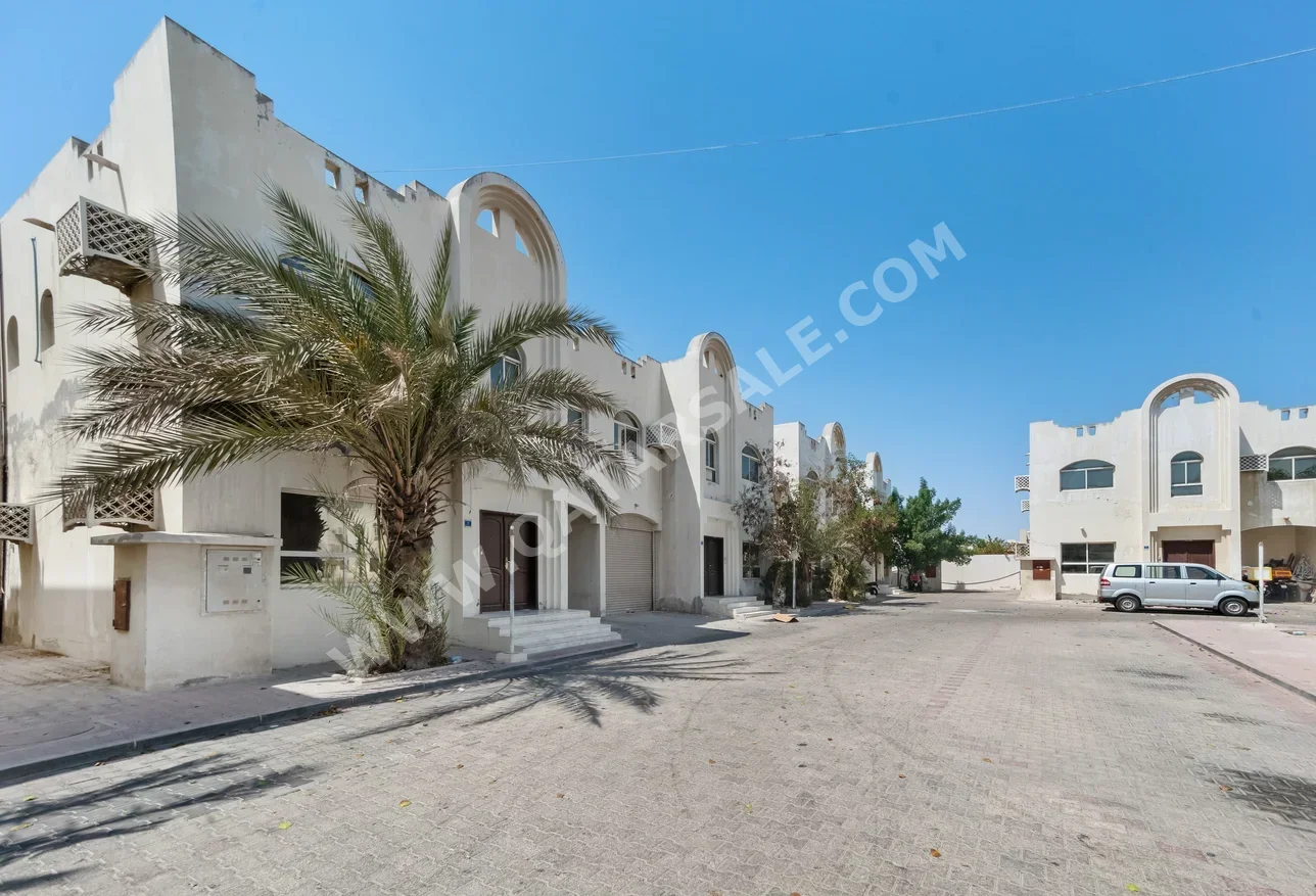 Compound  - Semi Furnished  - Doha  - Al Thumama  - 5 Bedrooms