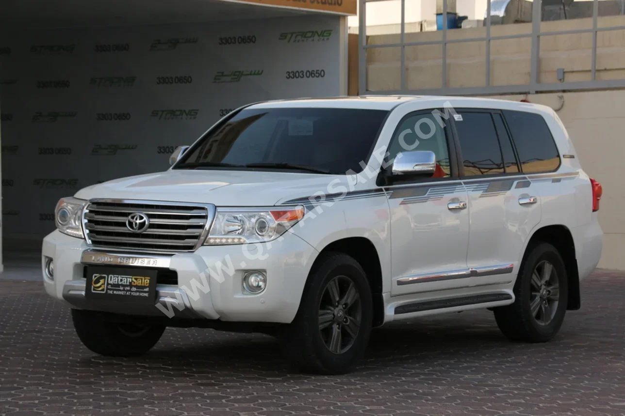Toyota  Land Cruiser  GXR  2014  Automatic  210,000 Km  6 Cylinder  Four Wheel Drive (4WD)  SUV  White
