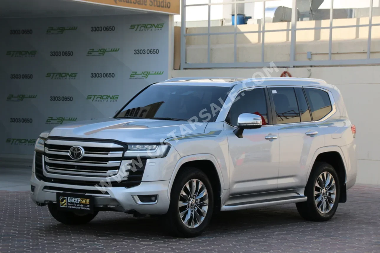 Toyota  Land Cruiser  VXR Twin Turbo  2022  Automatic  180,800 Km  6 Cylinder  Four Wheel Drive (4WD)  SUV  Silver