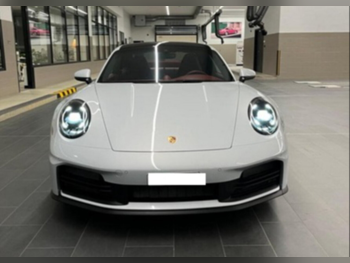 بورش  911  2025  اوتوماتيك  800 كم  6 سلندر  دفع خلفي  كوبيه \ سبورت  رمادي  تحت الضمان