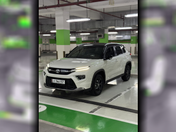 Toyota  Urban Cruiser  2025  Automatic  10,900 Km  4 Cylinder  Four Wheel Drive (4WD)  SUV  White  With Warranty