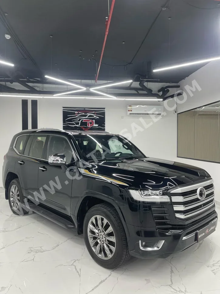 Toyota  Land Cruiser  VXR Twin Turbo  2022  Automatic  85,000 Km  6 Cylinder  Four Wheel Drive (4WD)  SUV  Black  With Warranty