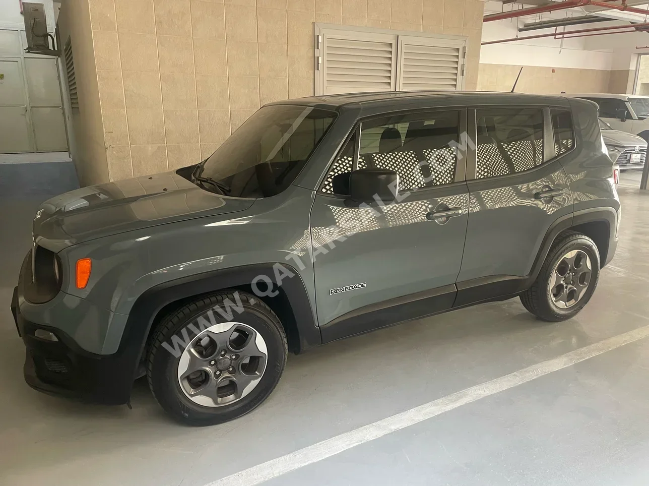 Jeep  Renegade  Sport  2017  Automatic  107,000 Km  4 Cylinder  Front Wheel Drive (FWD)  SUV  Gray