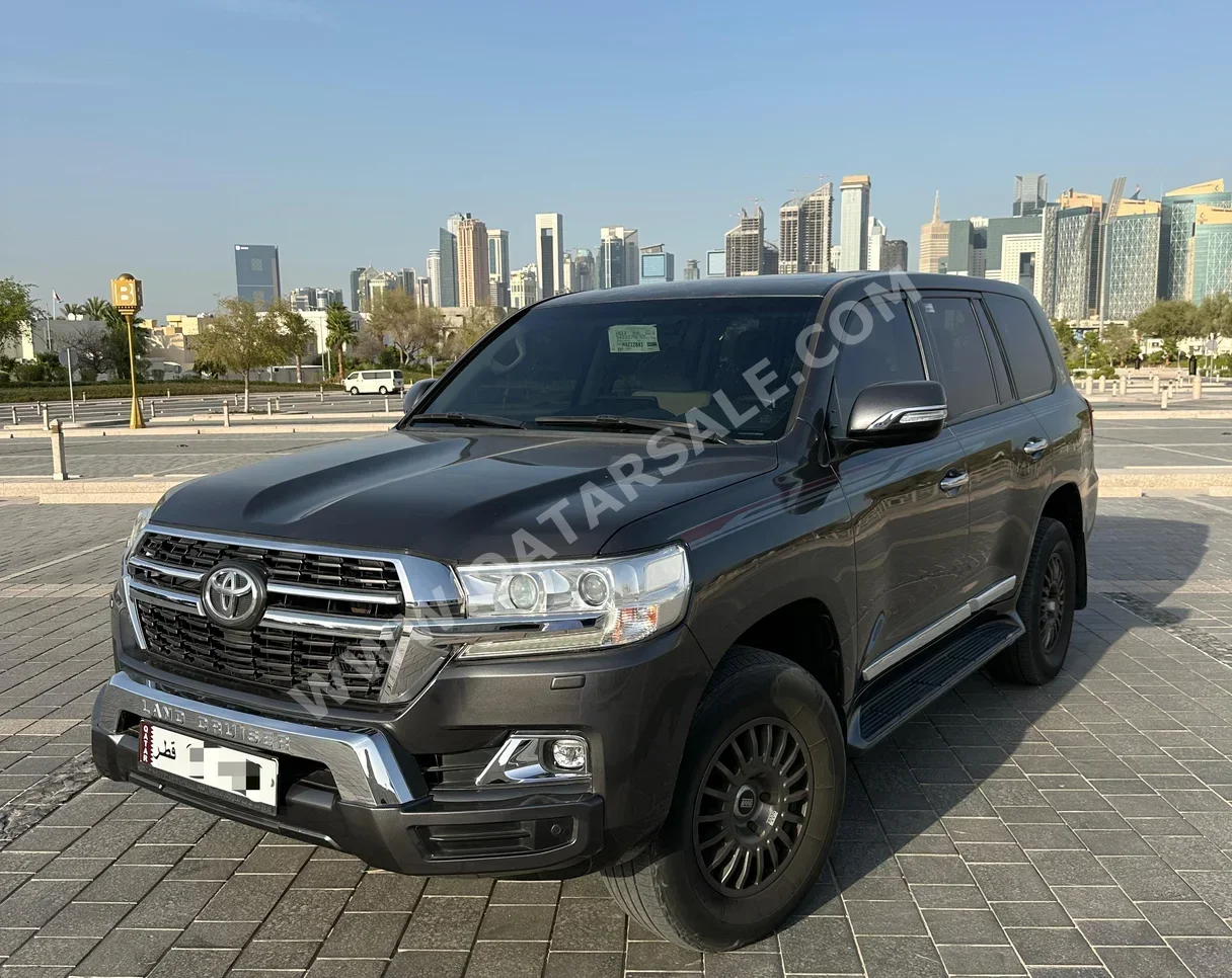 Toyota  Land Cruiser  GXR  2021  Automatic  180,000 Km  8 Cylinder  Four Wheel Drive (4WD)  SUV  Gray