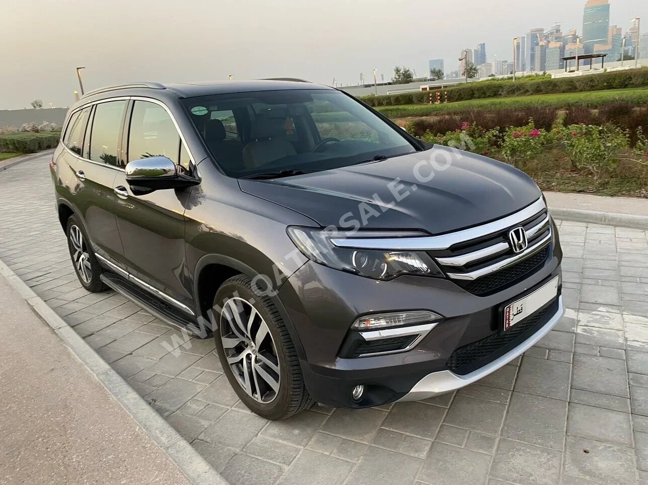 Honda  Pilot  Touring  2016  Automatic  93,000 Km  6 Cylinder  All Wheel Drive (AWD)  SUV  Gray