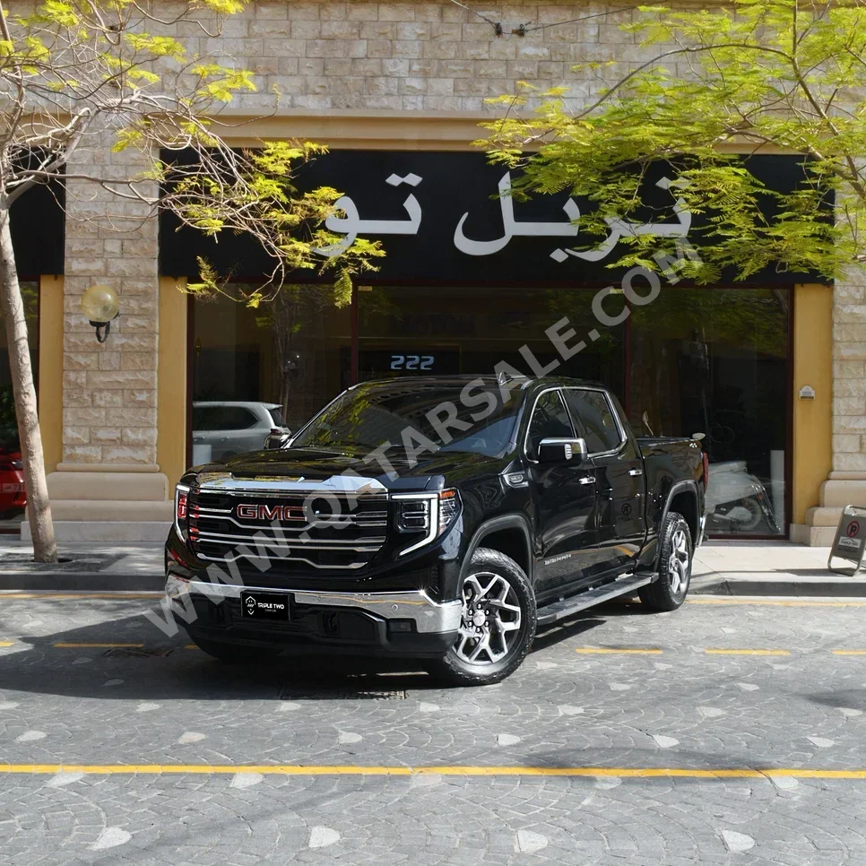جي ام سي  سييرا  اس ال تي  2023  اوتوماتيك  26,760 كم  8 سلندر  دفع رباعي  بيكب  أسود  تحت الضمان