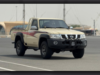 Nissan  Patrol  2015  Automatic  172,000 Km  6 Cylinder  Four Wheel Drive (4WD)  Pick Up  Beige