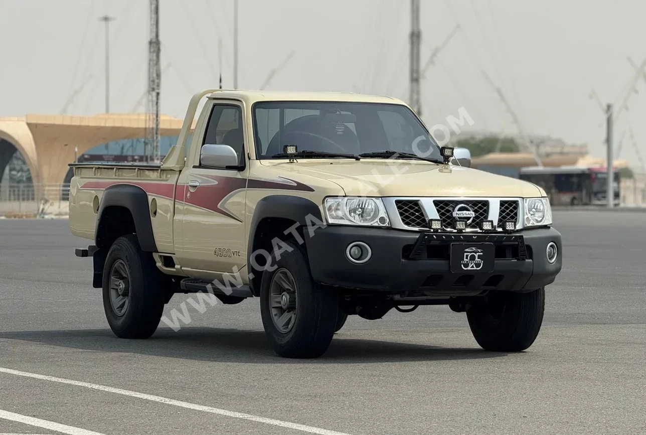 Nissan  Patrol  2015  Automatic  172,000 Km  6 Cylinder  Four Wheel Drive (4WD)  Pick Up  Beige