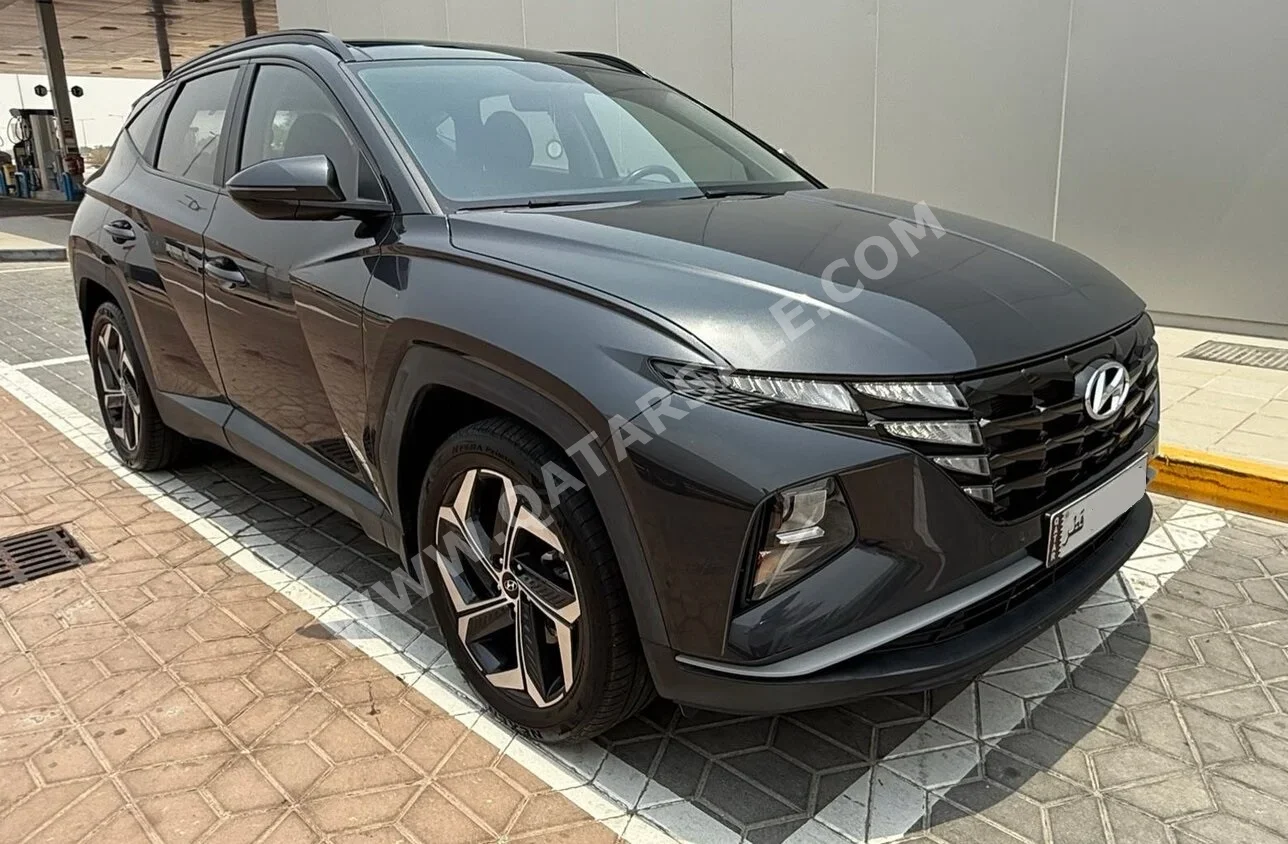 Hyundai  Tucson  2022  Automatic  74,000 Km  4 Cylinder  Four Wheel Drive (4WD)  SUV  Gray  With Warranty