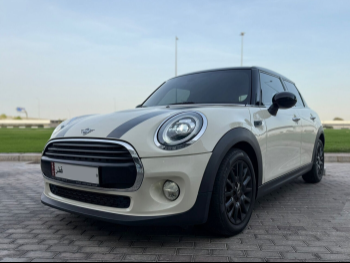 Mini  Cooper  2019  Automatic  47,000 Km  3 Cylinder  Front Wheel Drive (FWD)  Hatchback  White