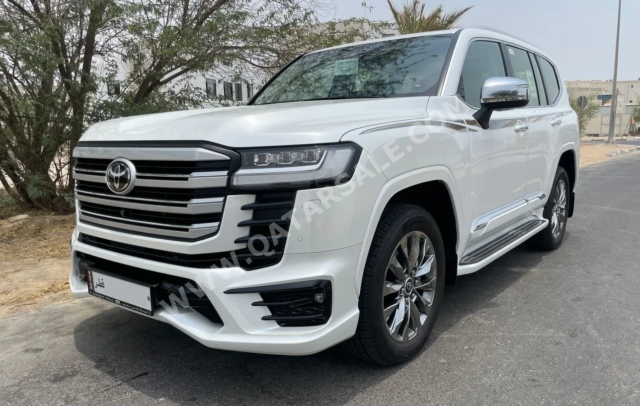 Toyota  Land Cruiser  VXR Limited  2025  Automatic  1,800 Km  6 Cylinder  Four Wheel Drive (4WD)  SUV  White  With Warranty