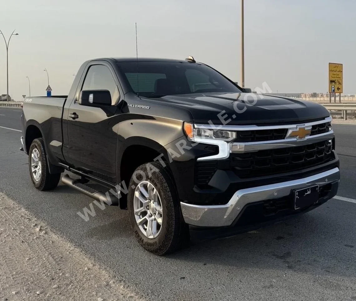 Chevrolet  Silverado  LT  2024  Automatic  13,000 Km  8 Cylinder  Four Wheel Drive (4WD)  Pick Up  Black  With Warranty