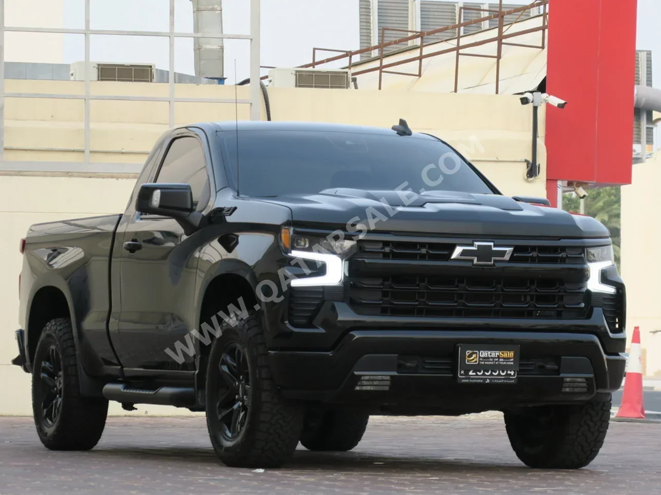 Chevrolet  Silverado  2022  Automatic  69,000 Km  8 Cylinder  Four Wheel Drive (4WD)  Pick Up  Black  With Warranty